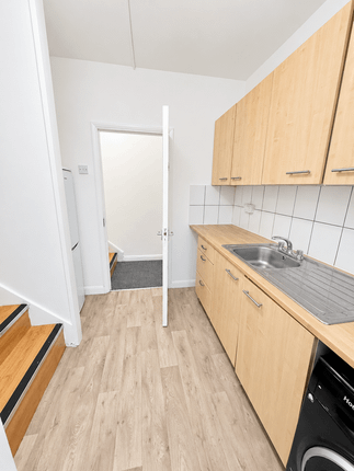 573a Romford Road, London photo 4