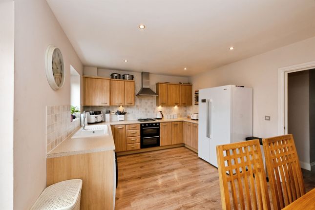 4, Robinia Road, Broxbourne photo 4