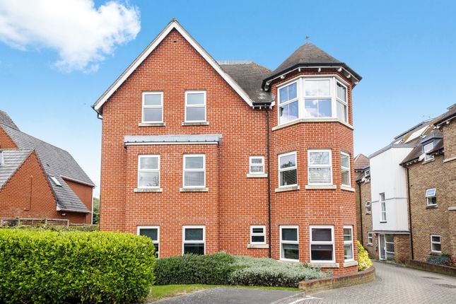 Thumbnail Flat to rent in Egham Hill, Egham