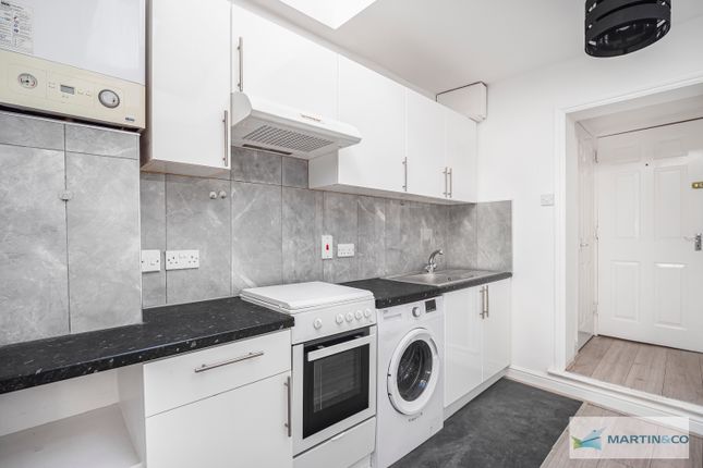 First Floor Rear, 85, Woodside Green, Woodside photo 2