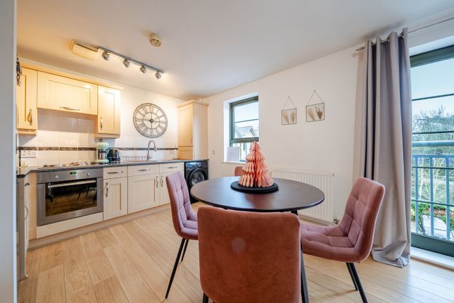 52, Esparto Way, Dartford photo 4