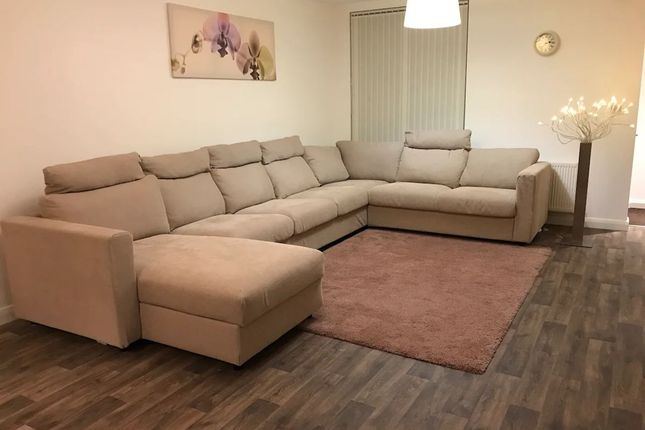 Flat to rent in Rimmer Close, Manchester