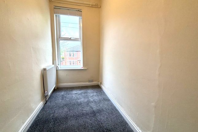 Terraced house to rent in Davyhulme Road, Manchester