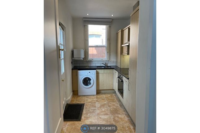 Flat, Clarendon Drive Putney, London photo 4