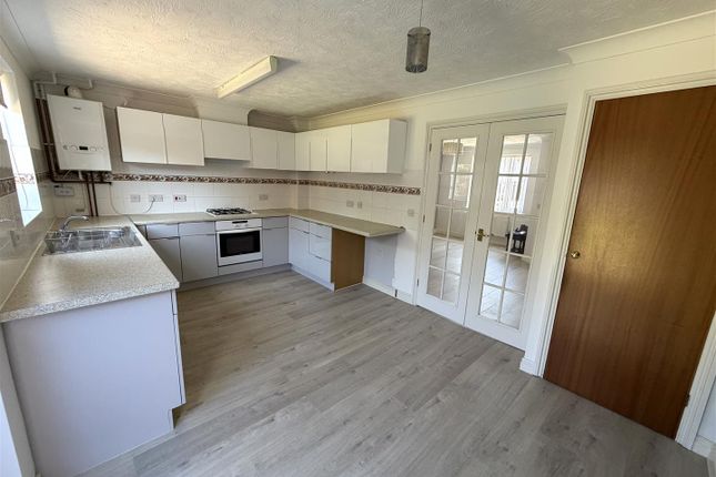 18, Johnson Way, Lowestoft photo 4