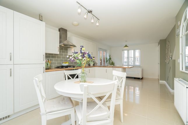 10, Bonaire Grange, Milton Keynes photo 4