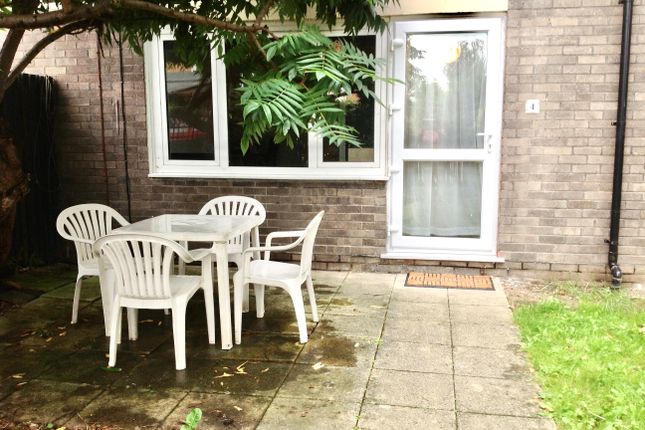 Flat to rent in Greetham Street, Southsea