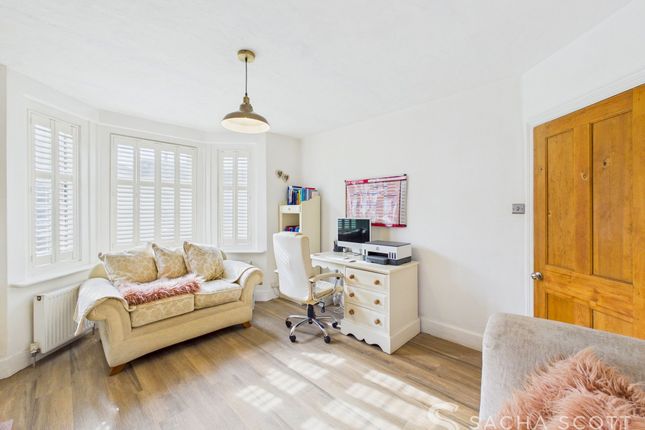 40 Meadow Walk, Tadworth photo 4