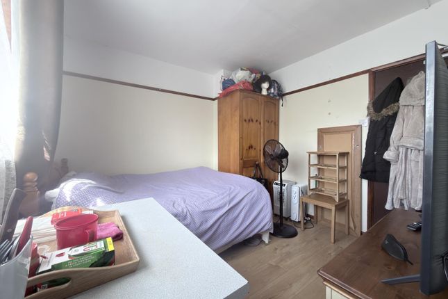 87, Titchfield Road, Carshalton photo 2