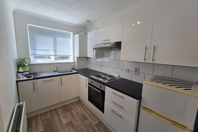 9 Willow Grange, Sidcup photo 2