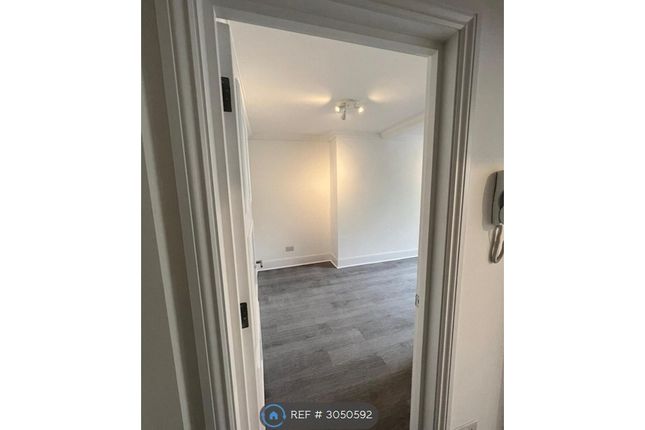 Flat, Carlton Crescent, Southampton photo 3