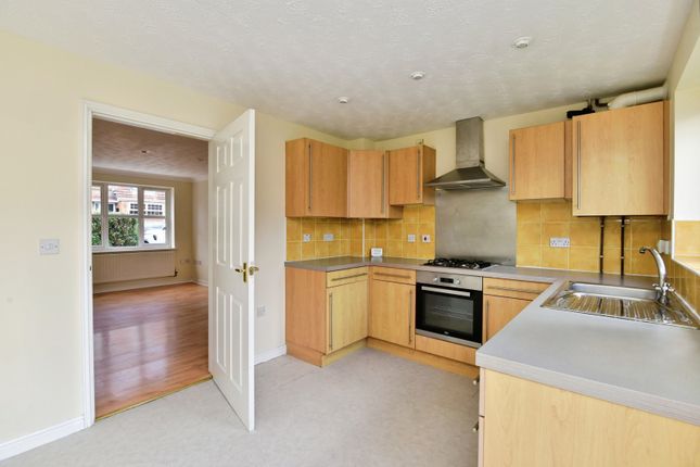10, Bullrushes Close, Staffordshire photo 4