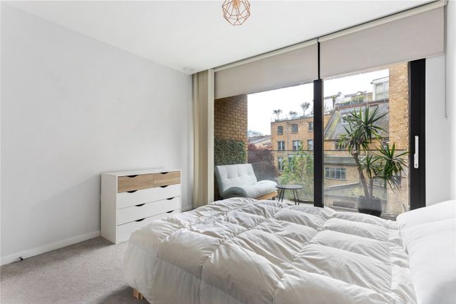 Flat for sale in Bridle Mews, London
