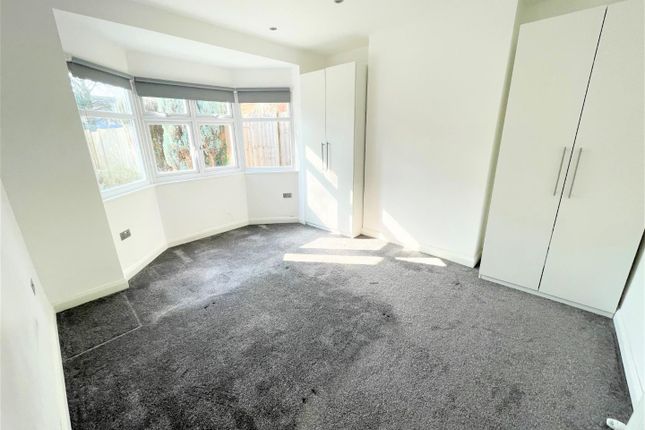 47, Goodwyn Avenue, Mill Hill photo 4