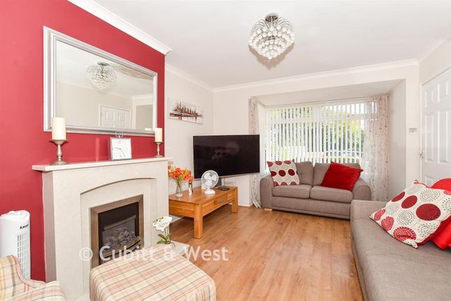 7, Covert Close, Crawley photo 4