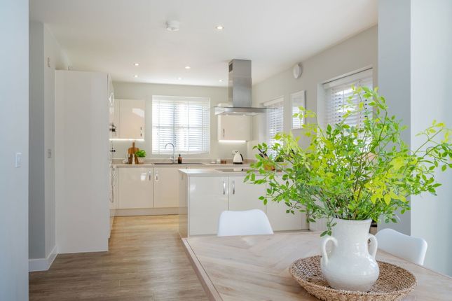 1 Renown Court, Long Hanborough photo 2