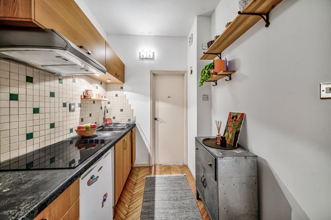 Flat 18A Queens Court,, Queensway, London photo 4