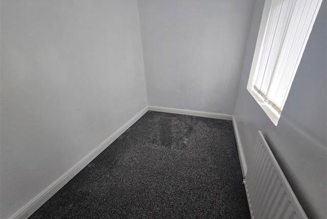 6, Sunningdale Road, MIDDLESBROUGH photo 5