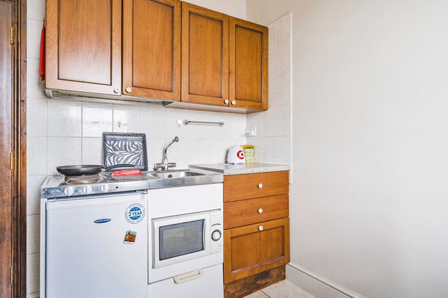 Flat 3, 22 Bina Gardens, South Kensington, London photo 5
