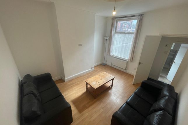 Manor Drive, Leeds photo 3