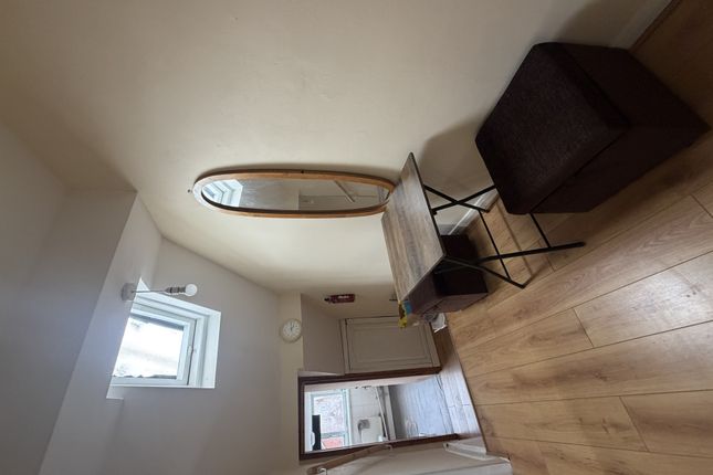 Flat B 1007b,, Stockport Road, Manchester photo 5