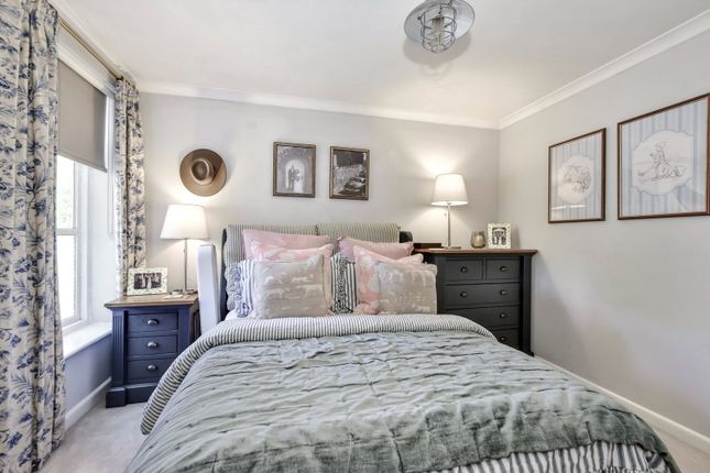 12, Huntingdon Gardens, London photo 3