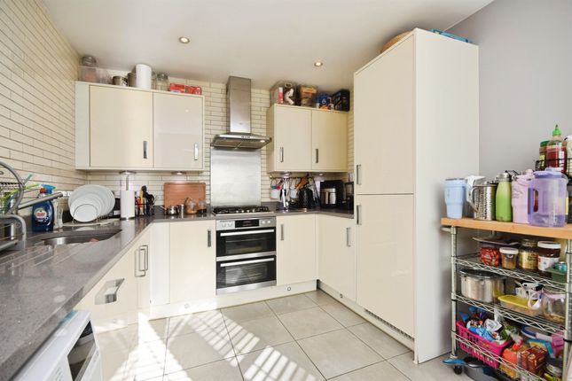 5, Emberson Croft, CHELMSFORD photo 3