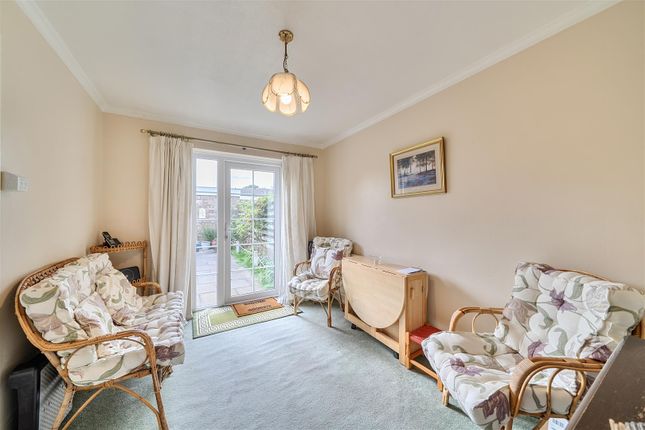 9 Grosvenor Court, Mayfare, Rickmansworth photo 4