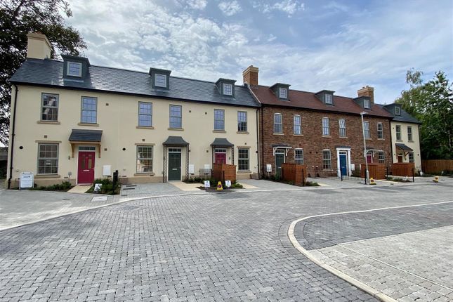 Town house for sale in The Courtyard, Woodland Park, Calne