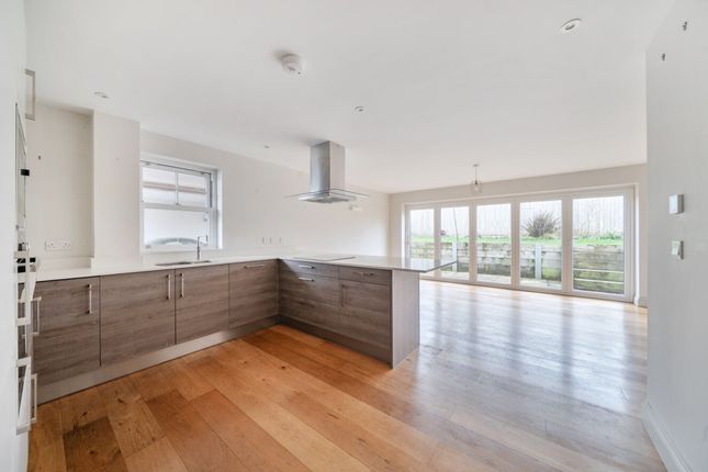 3 Brook Lea, Chichester photo 2