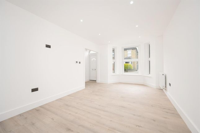 18, Daventry Avenue, London photo 2