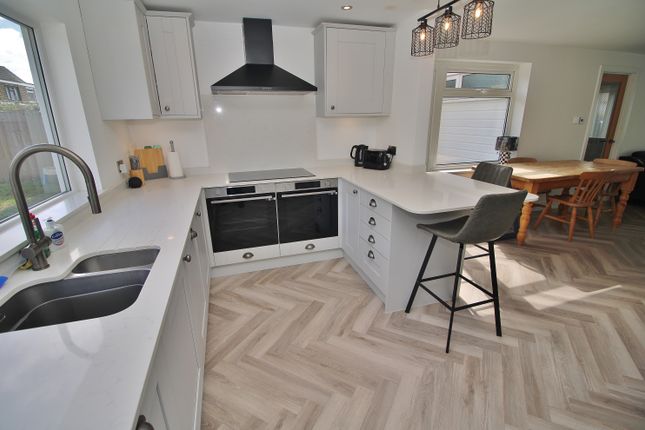 25, Pook Lane, Havant photo 3