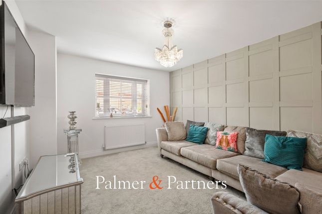4 Oaklands,, Parsons Heath, Essex photo 3