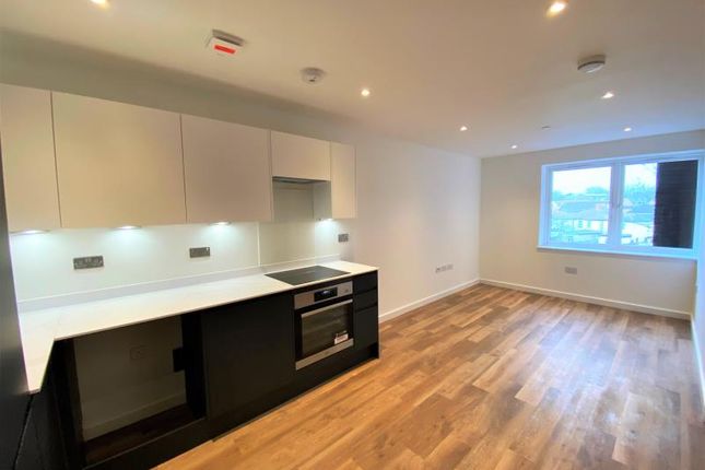 Flat to rent in Cherstey Road, Woking