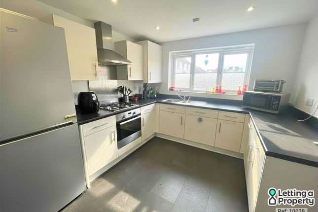37, Waterton Way, Leamington Spa photo 2
