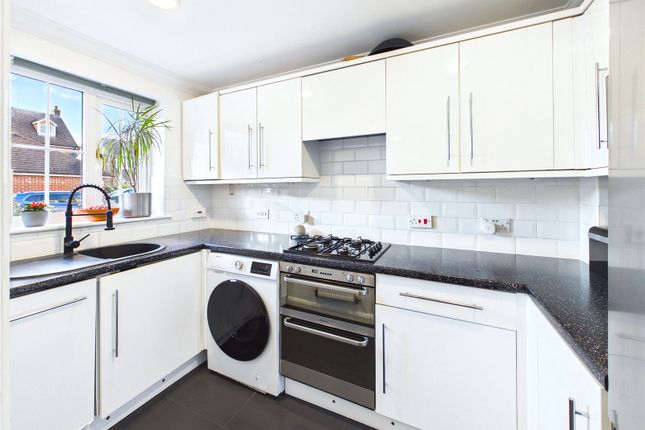 Westland Close, Watford photo 2