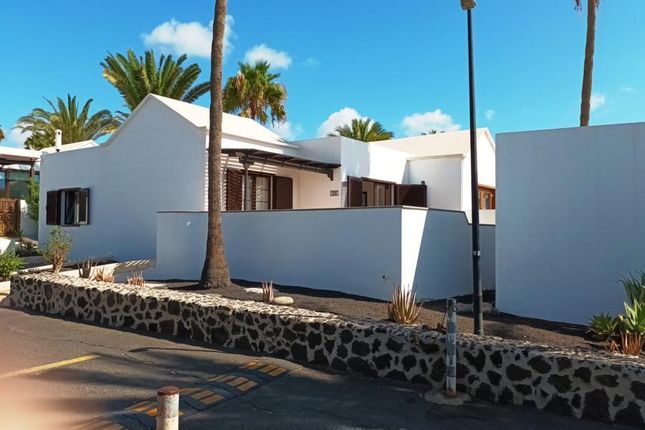 Thumbnail Bungalow for sale in Avda Del Mar 28, Costa Teguise, Lanzarote, 35508, Spain