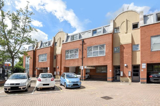 Thumbnail Flat to rent in Sundial Court, Barnsbury Lane, Tolworth
