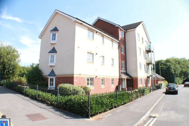 Thumbnail Flat for sale in Gammon Close, Hedge End, Southampton