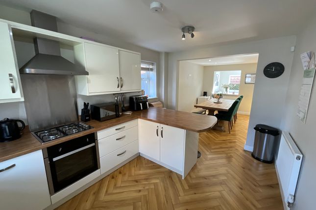 9, Newlands Park, Alfreton photo 2
