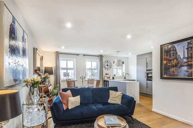 Flat for sale in Vauxhall Grove, London