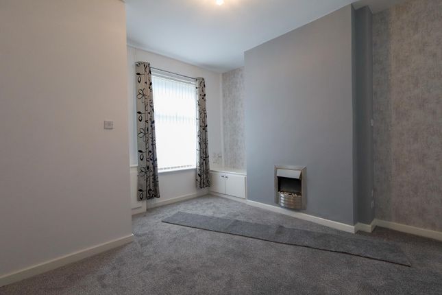 28, Throstle Bank Street, Hyde photo 2