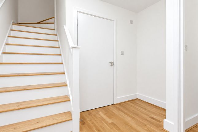 Flat B, 3, Annette Road, London photo 2