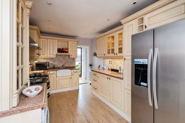 35, Arundel Close, Stalybridge photo 4
