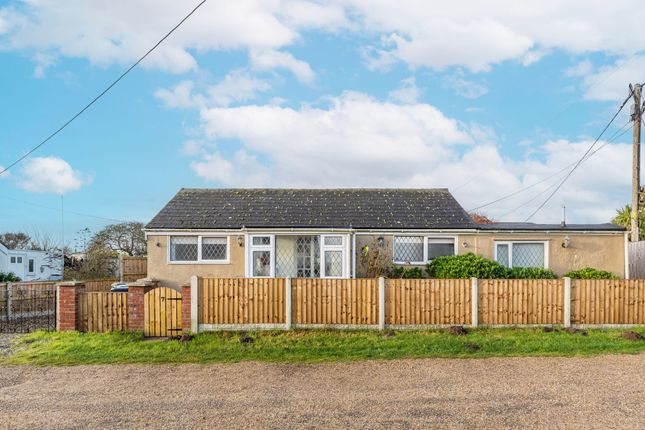 3-bed bungalow on 7 Four Acres Estate, Great Yarmouth, £160,000