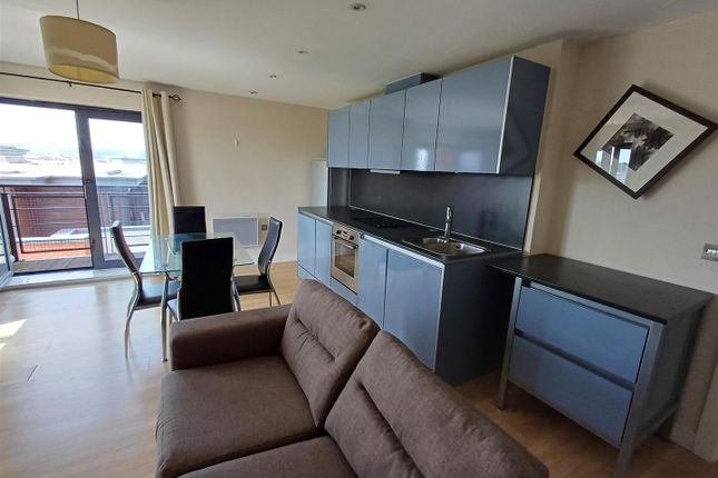 Flat to rent in Galleon Way, Cardiff
