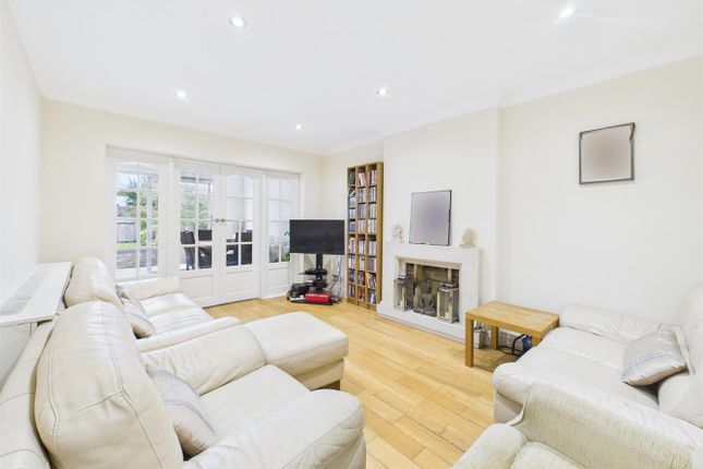 11, Windmill Hill, Ruislip photo 3