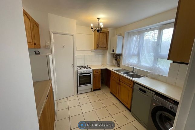 Flat  Baron Court, London Road, Croydon photo 3