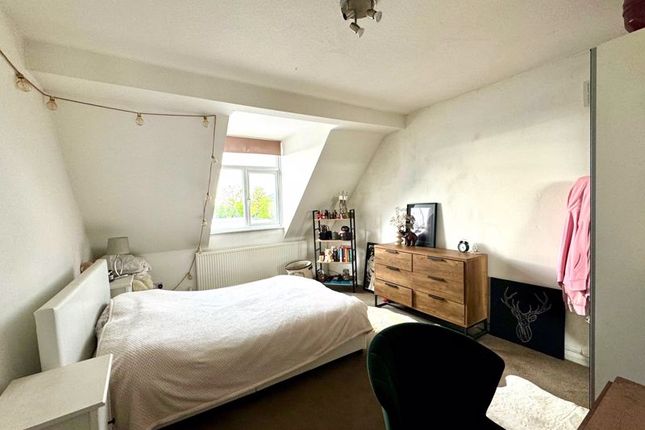 Flat to rent in High Street, Potters Bar