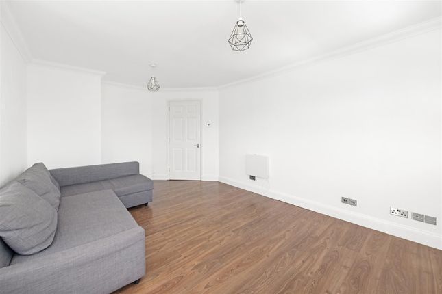 8, Markdale House, Commercial Way, London photo 4